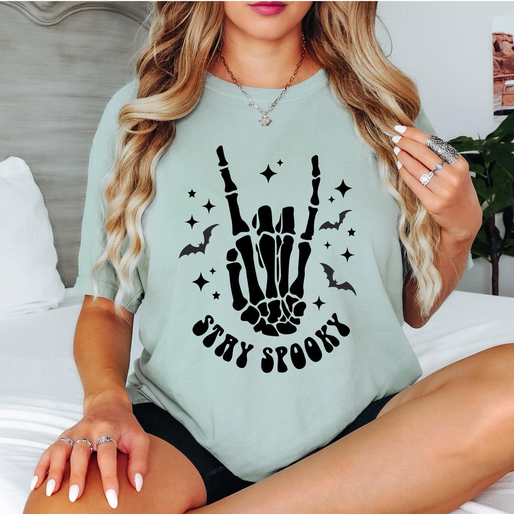 Retro Halloween Shirt - Vintage Skeleton Graphic Tee - Spooky T-Shirt for Women- Halloween Party Costume Top