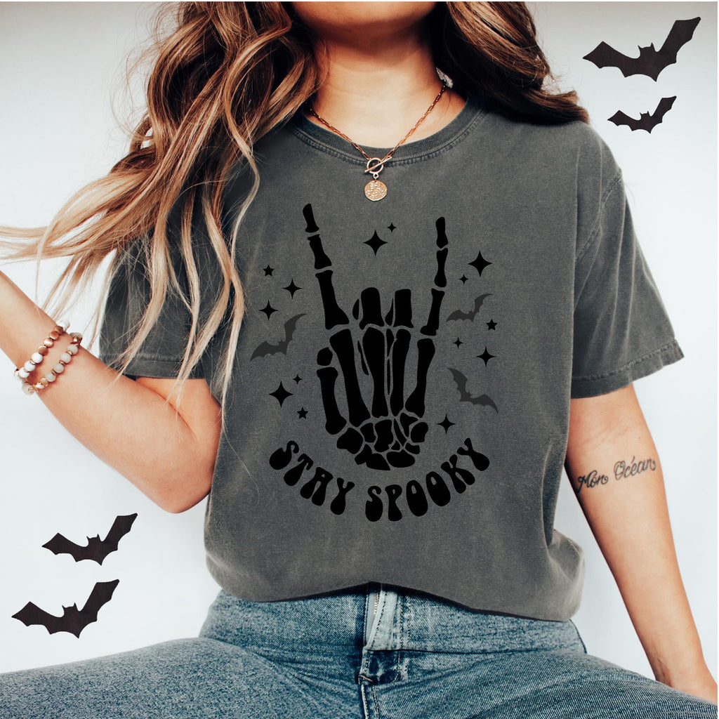Retro Halloween Shirt - Vintage Skeleton Graphic Tee - Spooky T-Shirt for Women- Halloween Party Costume Top