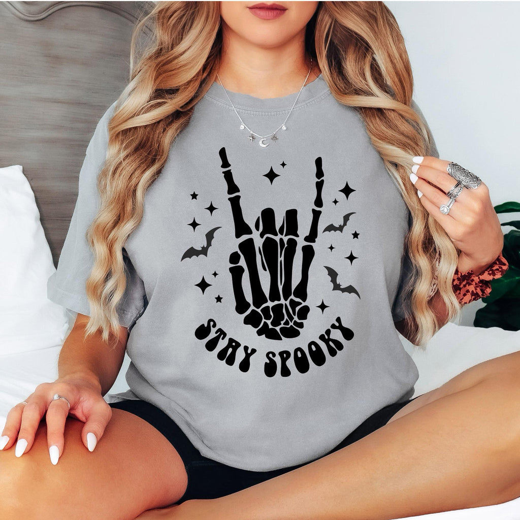 Retro Halloween Shirt - Vintage Skeleton Graphic Tee - Spooky T-Shirt for Women- Halloween Party Costume Top