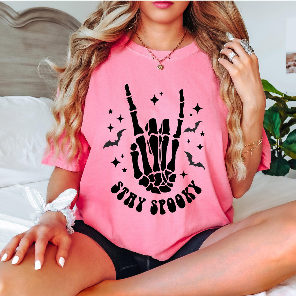 Retro Halloween Shirt - Vintage Skeleton Graphic Tee - Spooky T-Shirt for Women- Halloween Party Costume Top